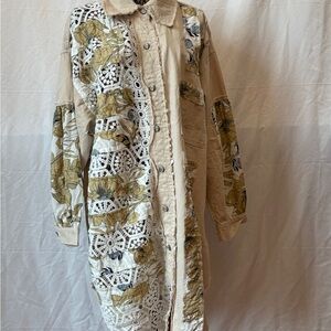 279 - POL Beige Floral Lace Button-Up Top